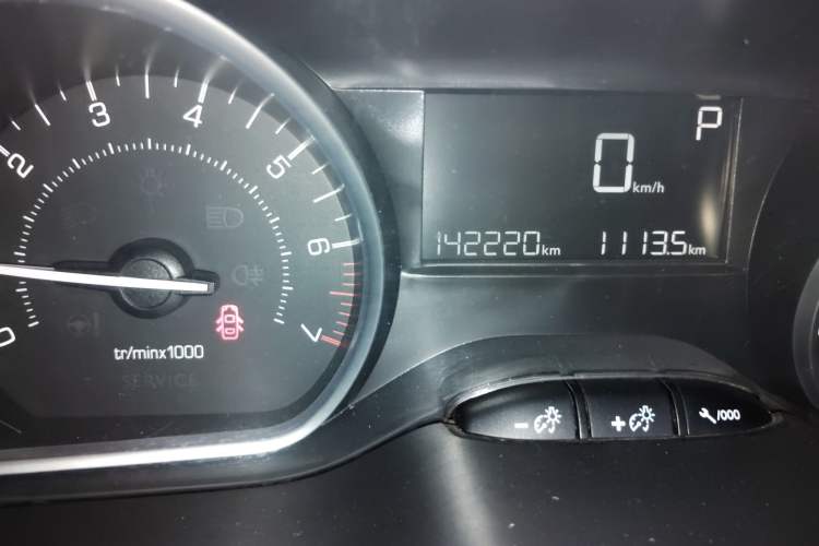 Used Peugeot 2008 2016 230THP Automatic Fashion Edition Odometer Close Up