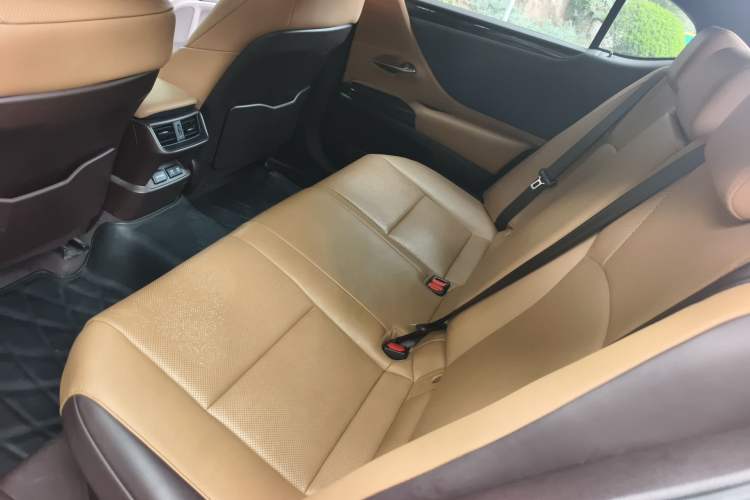 Used Lexus ES 2018 300h Premier Edition China VI Standard