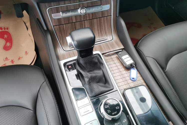 Used Roewe RX8 2019 30T Smart Connectivity Four-Wheel Drive Supreme Flagship Edition