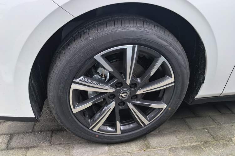 Used CHANGAN Eado 2025 Blue Whale 1.5T 500Bar Prestige Model Left Front Wheel Hub