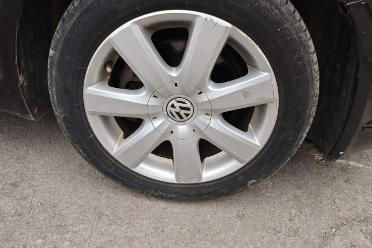 Used Volkswagen Passat 2009 2.0L MFI Manual Luxury Edition