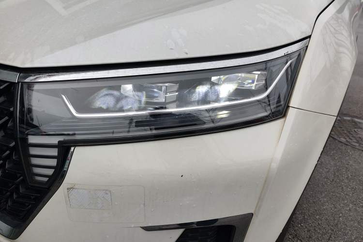 Used Venucia Star 2021 260T Automatic 48V Mild Hybrid Turbocharged Star Achieve Edition Left Front Headlight