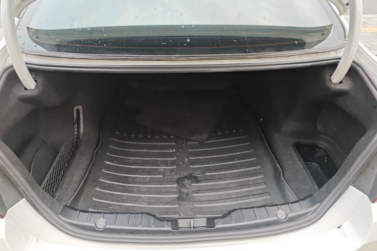 Used BMW 5 Series 2017 525Li Leading Model Trunk