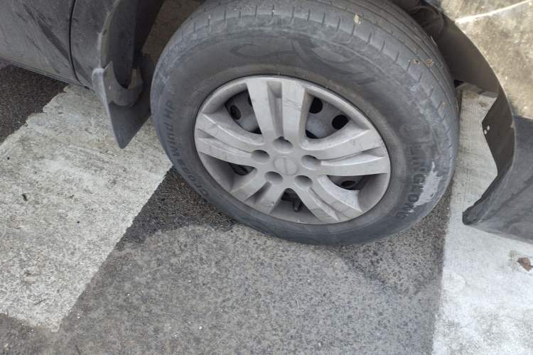 Used FORTHING Lingzhi 2023 M5L 1.6L Base Model 5 Seats Right Front Wheel Hub