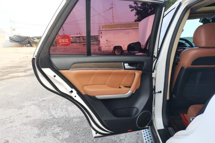 Used Haval H8 2015 2.0T Two-Wheel-Drive Luxury Version