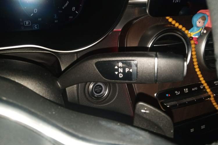 Used Mercedes-Benz GLC 2020 Facelift GLC 260 L 4MATIC Luxury Edition Gear Lever