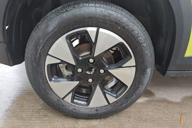 Used Wuling Alvez 2022 1.5L CVT Comfort Edition Right Rear Wheel Hub