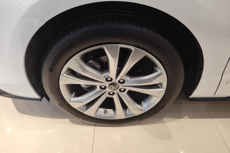 Used Toyota Sienna 2023 2.5L Hybrid Deluxe Edition
