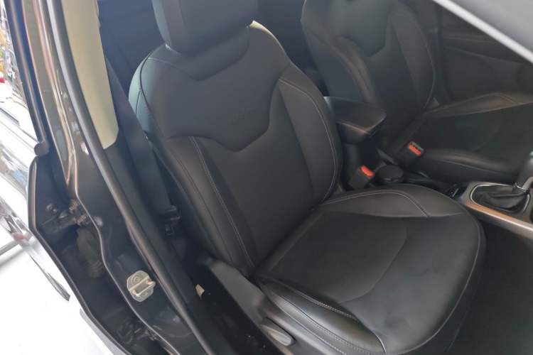 Used Jeep Compass 2017 200T Automatic Family Edition
