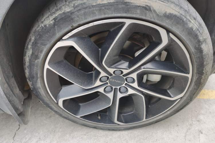 Used Lynk & Co 05 2020 2.0TD Two-Wheel Drive Shine Halo Right Front Wheel Hub