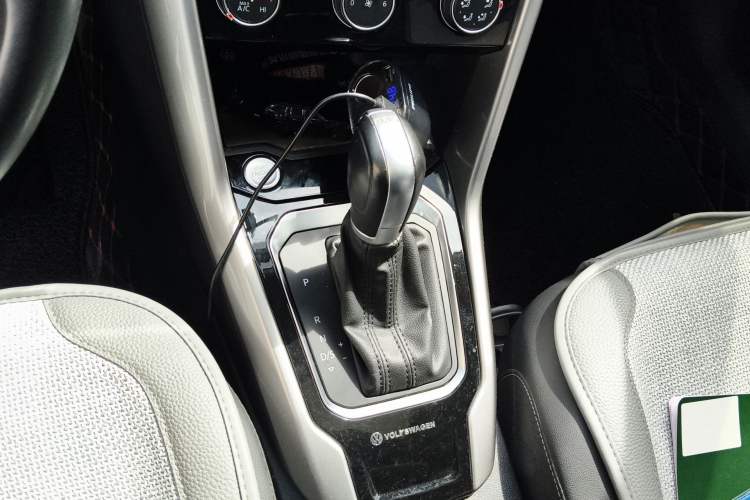 Used Volkswagen T-ROC 2022 280TSI DSG Two-Wheel Drive Elite PLUS Gear Lever