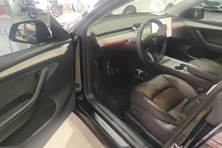 Used Tesla Model Y 2023 Long-Range All-Wheel-Drive Version