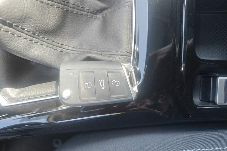 Used Volkswagen Tharu 2025 NewRui 300TSI Prestige Edition
