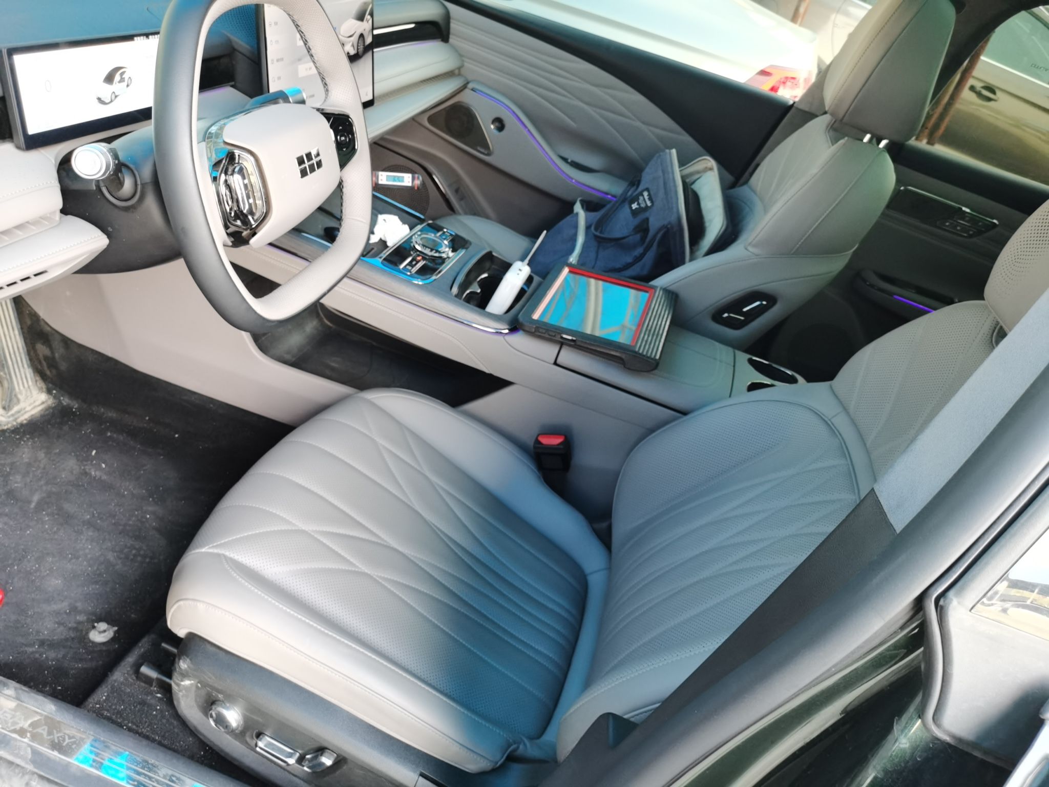 Переднее сиденье в автомобиле