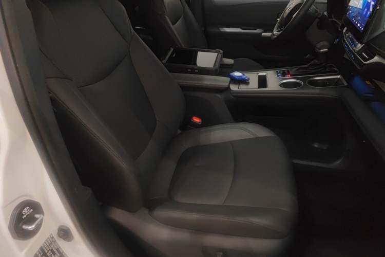 Used Toyota Granvia 2022 2.5L Hybrid Flagship Edition Right Front Seat