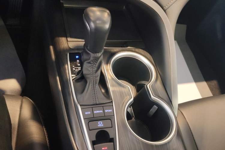 Used Toyota Camry 2023 2.5G Luxury Edition Gear Lever