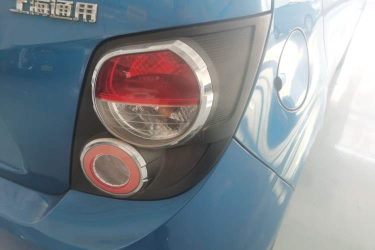 Used Chevrolet Aveo Sonic 2011 Hatchback 1.6L MT SX
