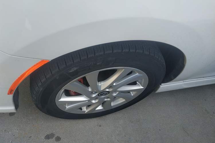 Used Mazda 5 2013 2.0L Automatic Luxury Edition Left Front Wheel Hub