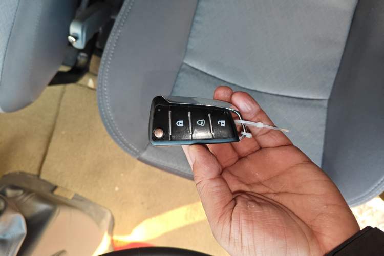 Used JAC Group Sunray 2022 2.0T Fuel-Efficient King PLUS Express Version Short Wheelbase 6-7 Seater – HFC4DB3-2E4 Vehicle Key