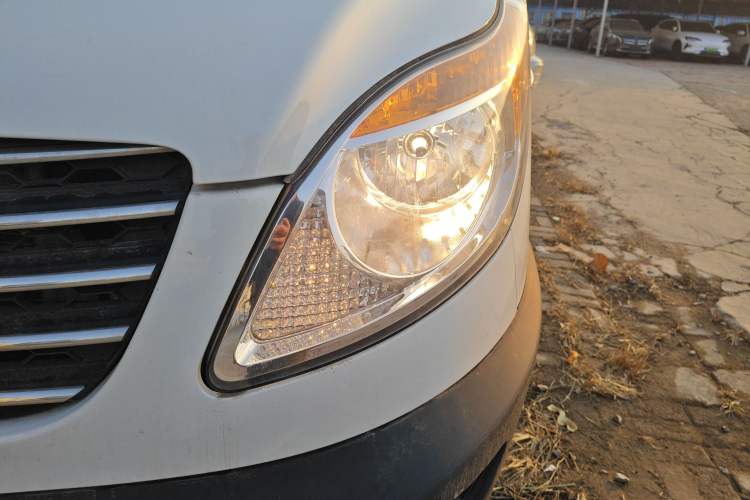 Used JAC Group Sunray 2022 2.0T Fuel-Efficient King PLUS Express Version Short Wheelbase 6-7 Seater – HFC4DB3-2E4 Left Front Headlight