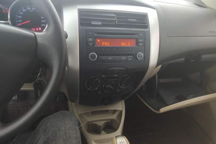 Used Nissan Livina 2015 1.6XE Manual Comfort Edition Audio And AC Panel