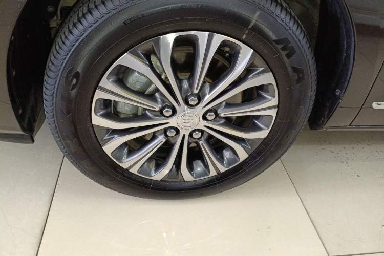 Used Buick GL8 2021 Land Cruiser Executive Class 652T Luxury Model
