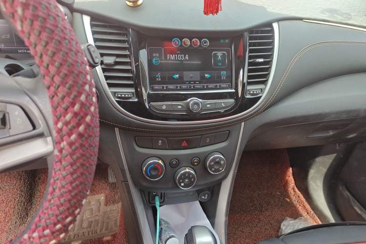 Used Chevrolet Trax 2017 1.4T Automatic Two-Wheel Drive Luxury Version Audio And AC Panel