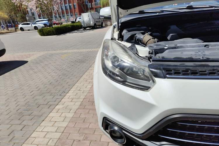 Used JMC Yusheng S350 2016 2.0T Automatic All-Wheel Drive Gasoline Luxury Version with Sunroof 5 Seats Right Front Headlight