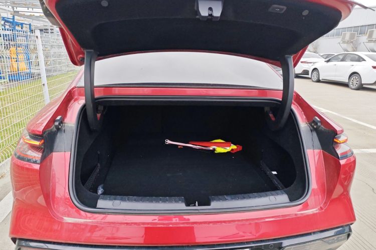 Used Geely Galaxy E8 2024 665 km Range Rear-Drive Starship Long-Range Version
