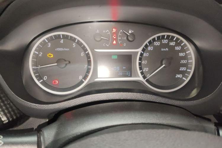 Used Nissan Lannia 2016 1.6L Manual Fashion Edition Odometer Close Up