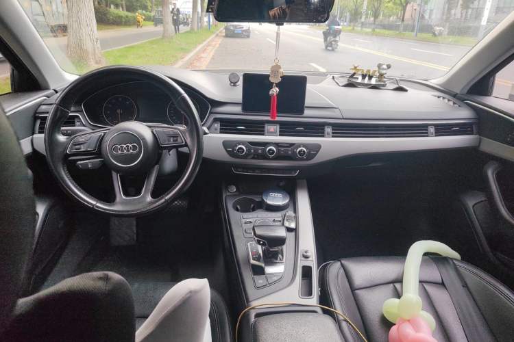 Used Audi A4L 2017 40 TFSI Ambition Edition Center Console