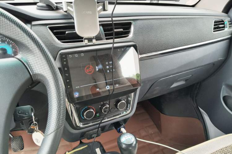 Used Jinbei Hiace X30 2023 1.5L Wealthy-Style Passenger Van 5/6/7-Seater Non-Air-Conditioned Version SWC15M Audio And AC Panel