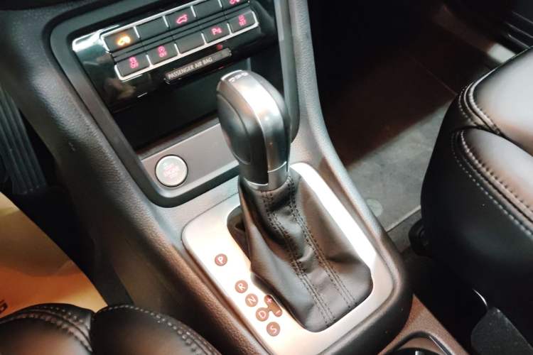 Used Volkswagen Sharan 2018 Revised Version 380TSI Comfort Edition 7-Seater Gear Lever