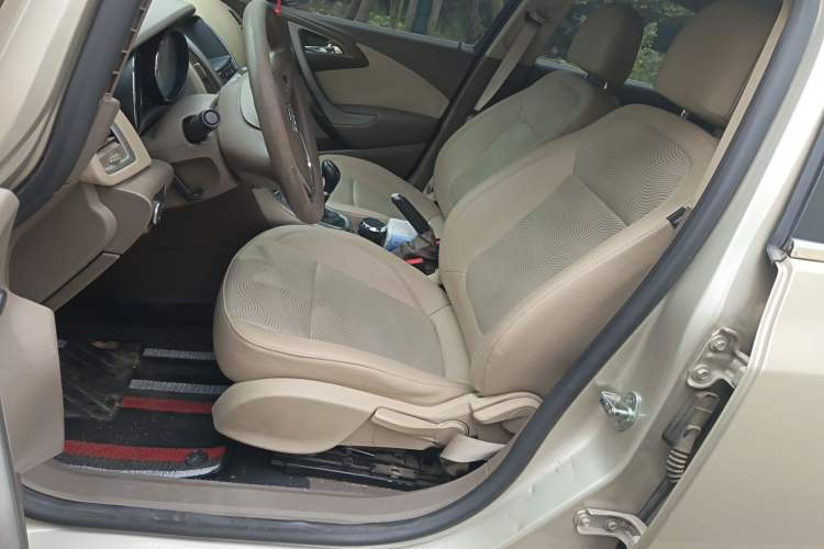 Used Buick GT 2013 GT 1.6L Manual Entry-Level Model Driver Seat