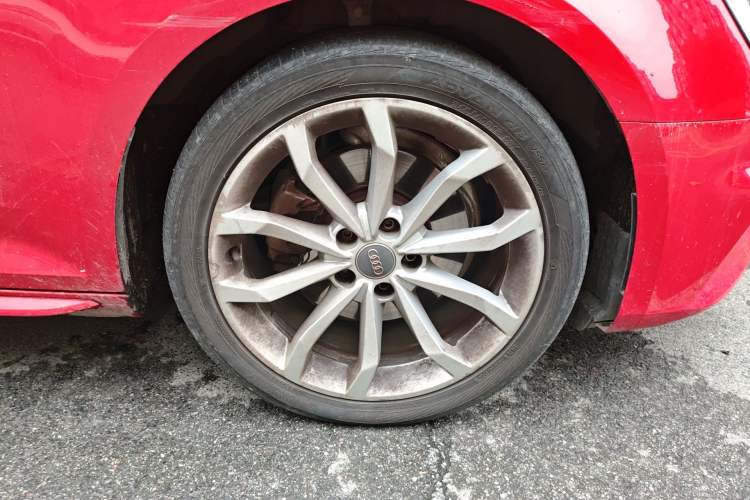 Used Audi A4L 2018 30th Anniversary Edition 40 TFSI Fashion Model Right Front Wheel Hub