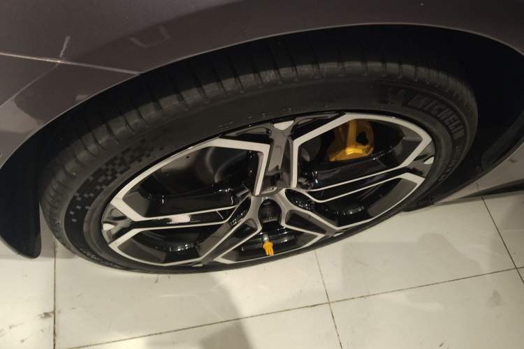 Used Xiaomi Auto SU7 2024 Rear-Drive Long-Range Intelligent Driving Version
