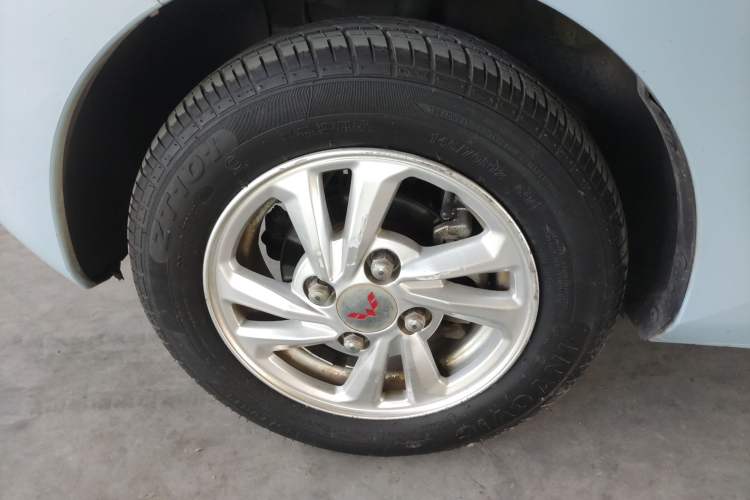 Used Wuling Hongguang MINIEV 2021 Macaron Premium Model – Lithium-NMC Left Front Wheel Hub