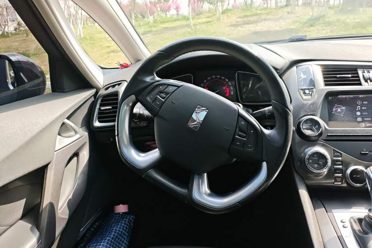 Used DS 5 2014 1.6T Elegant Version THP160 Steering Wheel