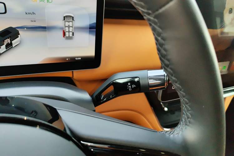 Used Geely Galaxy LEVC L380 2024 140-Degree 6-Seater All-Wheel-Drive Ultra