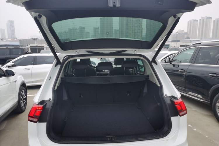 Used Volkswagen Tiguan L 2024 300TSI Automatic Two-Wheel Drive Smart Edition Trunk