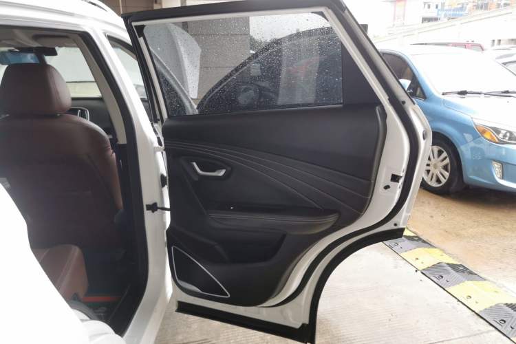 Used JETOUR X70M 2021 1.5T DCT Luxury Partner Model 7 Seats