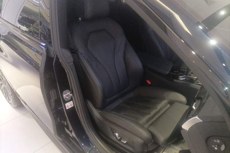 Used BMW 6 Series GT 2024 630i M Sport Luxury Package Right Front Seat