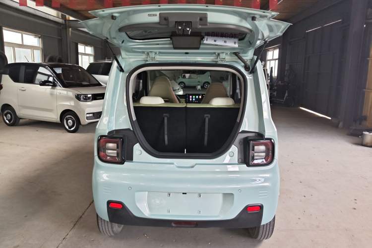 Used Geely Galaxy Panda 2023 Panda Mini 200km Endurance Bear Trunk