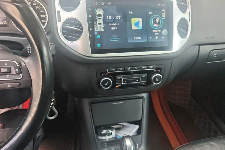 Used Volkswagen Tiguan 2012 2.0 TSI Comfort Edition Audio And AC Panel