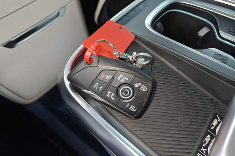Used Buick Century 2023 2.0T Six-Seater Yinshi Edition Vehicle Key