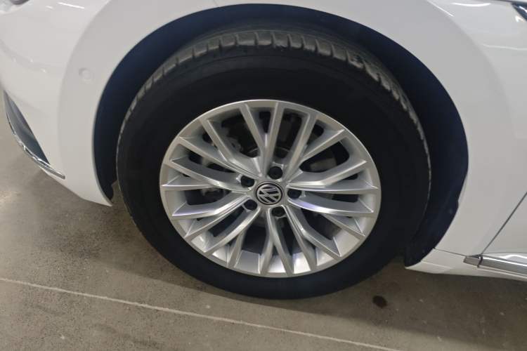 Used Volkswagen FAW-Volkswagen CC 2019 330TSI Glamour Edition China V Standard Left Front Wheel Hub