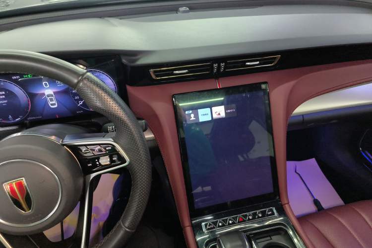 Used Hongqi H5 2024 2.0T Automatic Smart Connect Flagship Edition Audio And AC Panel