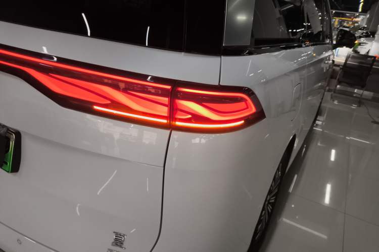 Used BYD Xia 2025 DM-i 1.5T 180km Excellence Model Right Rear Taillight