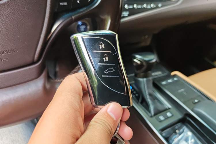 Used Lexus ES 2020 300h Premier Edition Vehicle Key