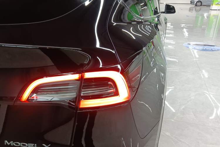 Used Tesla Model Y 2023 Rear-Wheel-Drive Version Right Rear Taillight